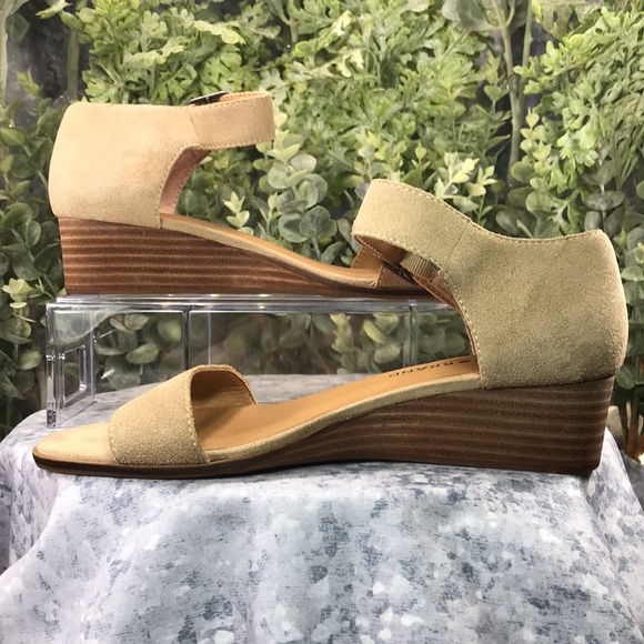 Lucky 🍀 Brand Renzee Tan Suede 1.5” Wedge Sandals Women’s 6.5M ☀️NWOT☀️ - Picture 8 of 11